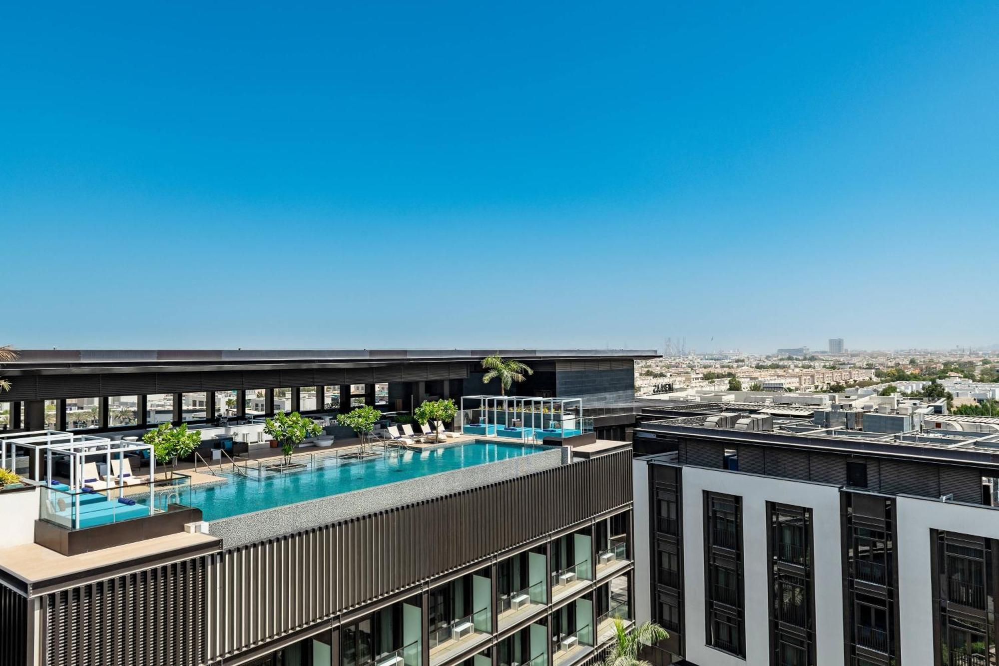La Ville Hotel & Suites City Walk Dubai, Autograph Collection Eksteriør bilde The rooftop pool at the hotel
