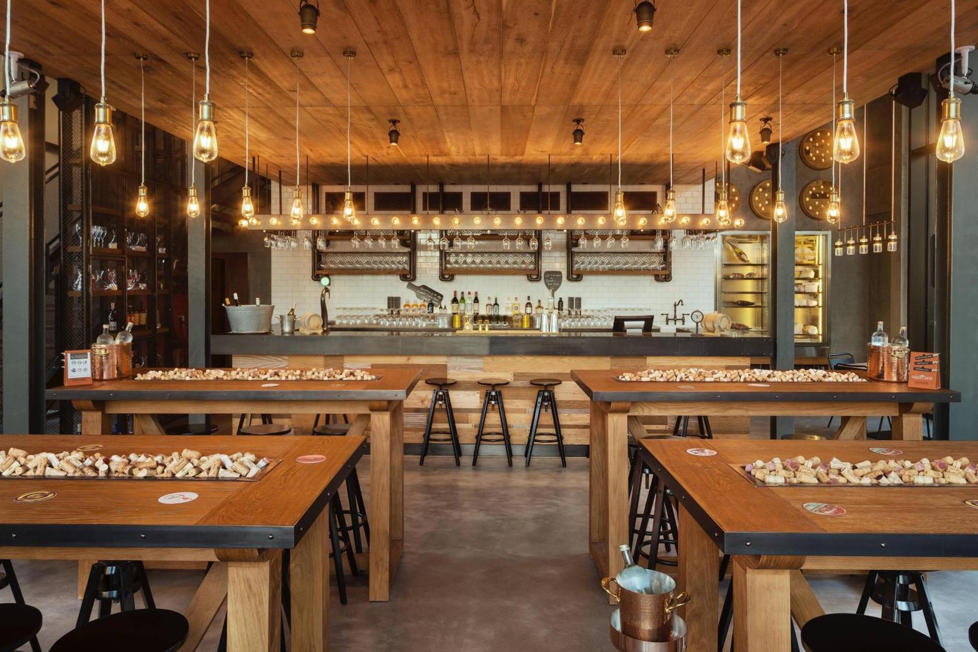 La Ville Hotel & Suites City Walk Dubai, Autograph Collection Eksteriør bilde The interior of the distillery