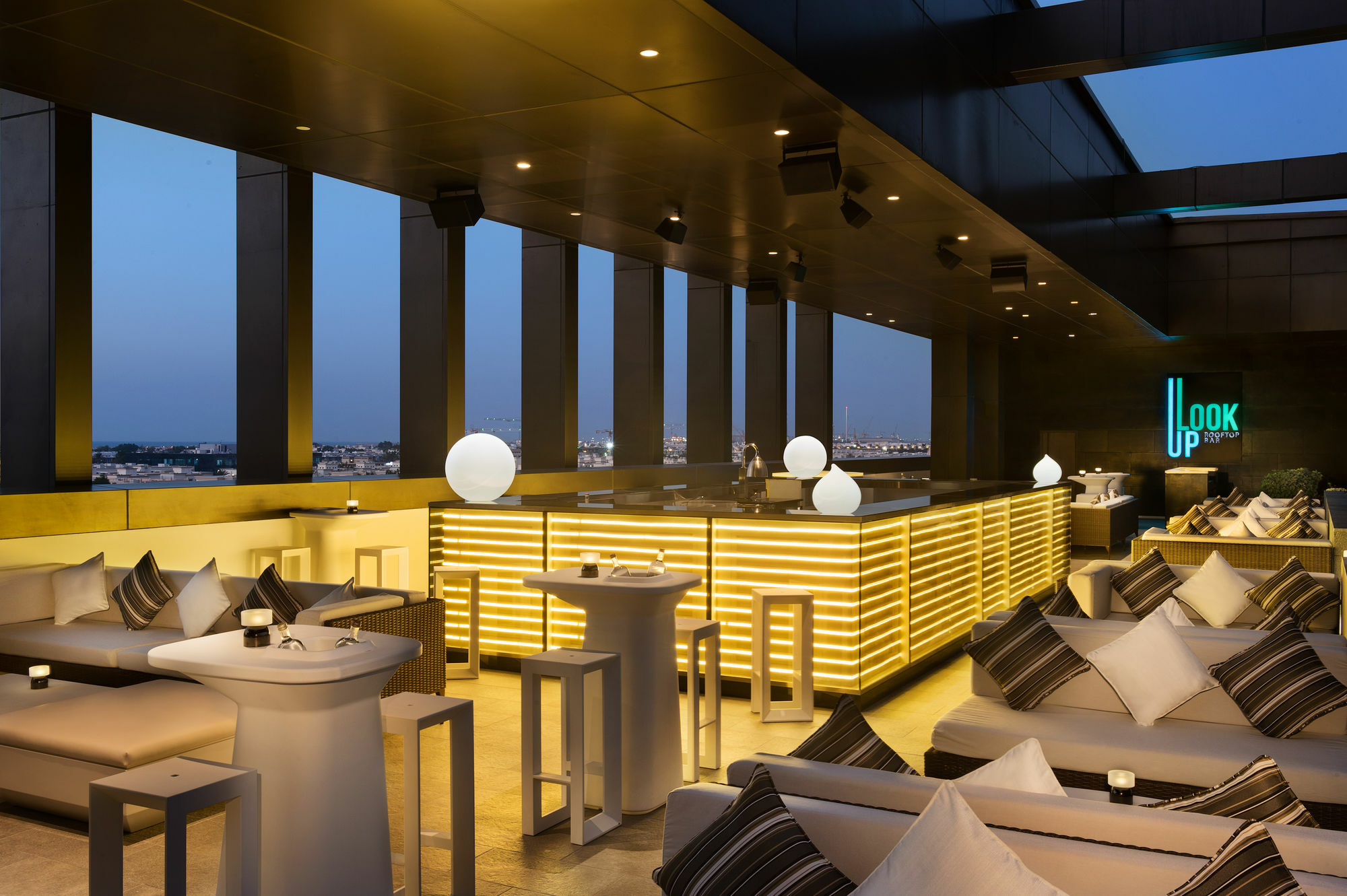 La Ville Hotel & Suites City Walk Dubai, Autograph Collection Eksteriør bilde The bar